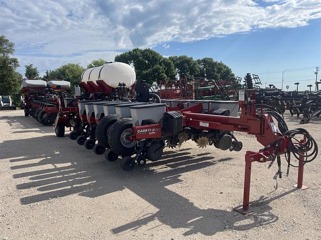 Image of Case IH 1250 equipment image 2