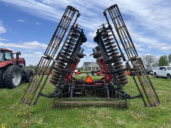 Image of Case IH 330 equipment image 3