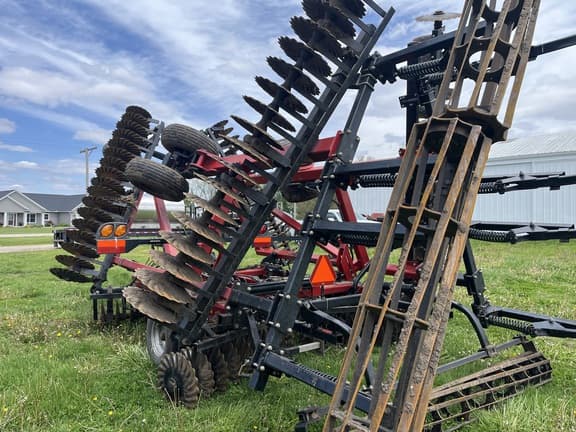 Image of Case IH 330 equipment image 4
