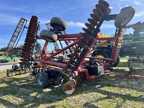 Image of Case IH 330 equipment image 3