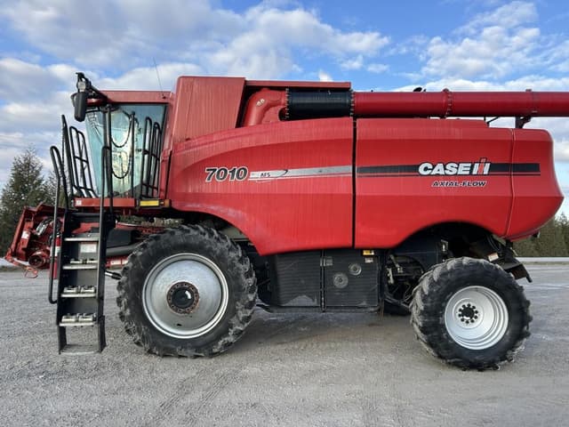 Image of Case IH 7010 equipment image 2