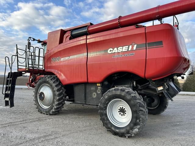 Image of Case IH 7010 equipment image 4