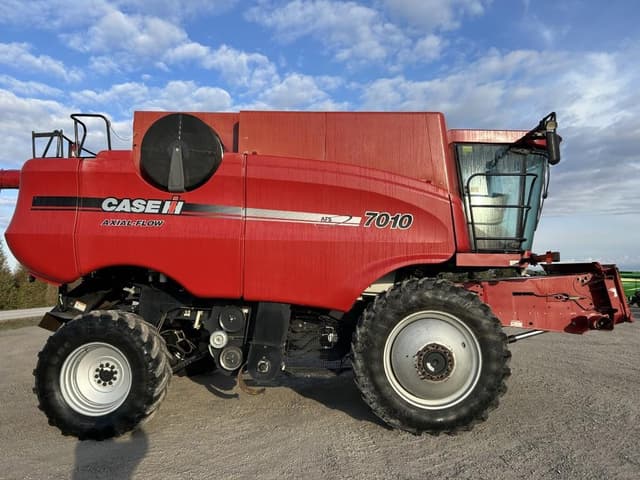 Image of Case IH 7010 equipment image 3