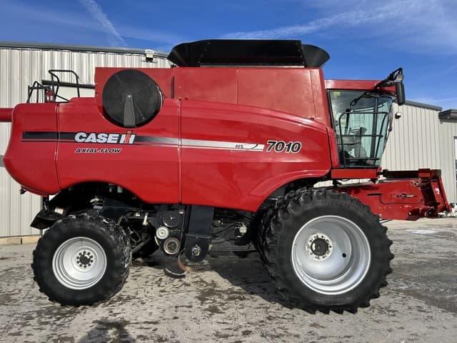Image of Case IH 7010 equipment image 3