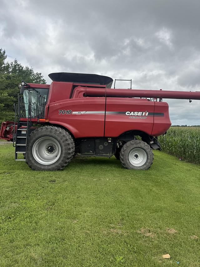 Image of Case IH 7010 equipment image 2