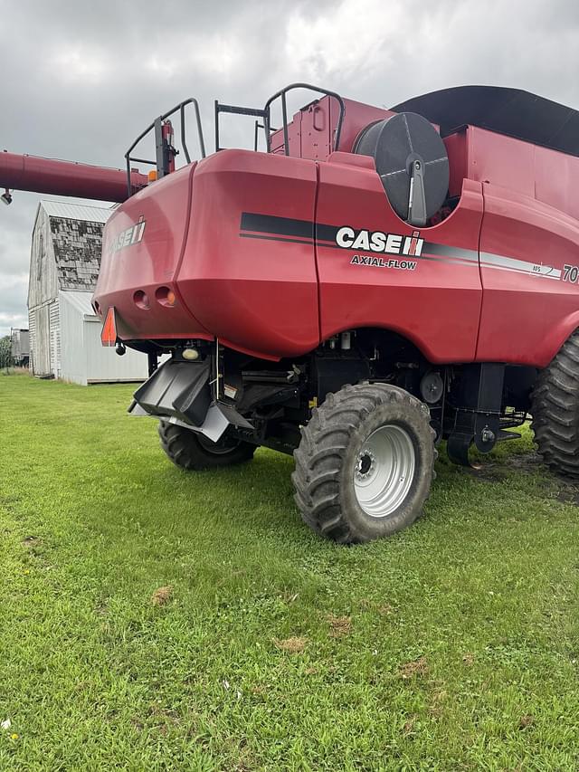 Image of Case IH 7010 equipment image 3