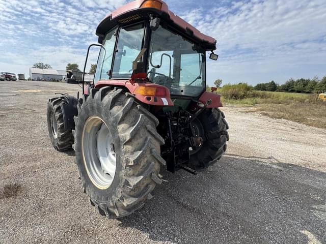 Image of Case IH Farmall 105U equipment image 3