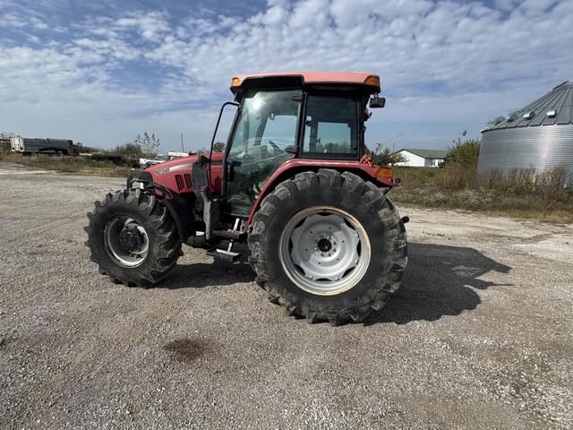 Image of Case IH Farmall 105U equipment image 2