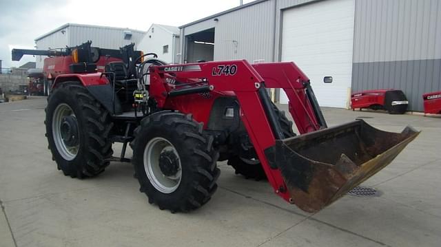 Image of Case IH Farmall 105U equipment image 3