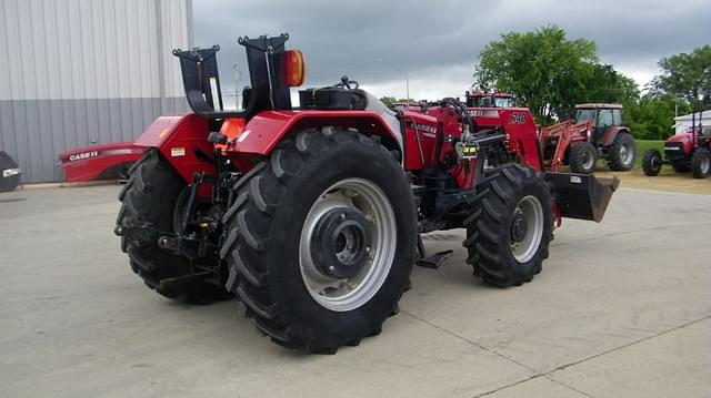 Image of Case IH Farmall 105U equipment image 2