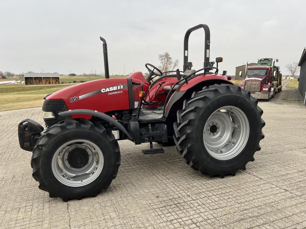 Case IH Farmall 95 Equipment Image0