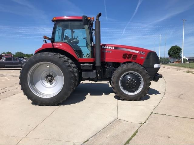 Image of Case IH Magnum 210 equipment image 2
