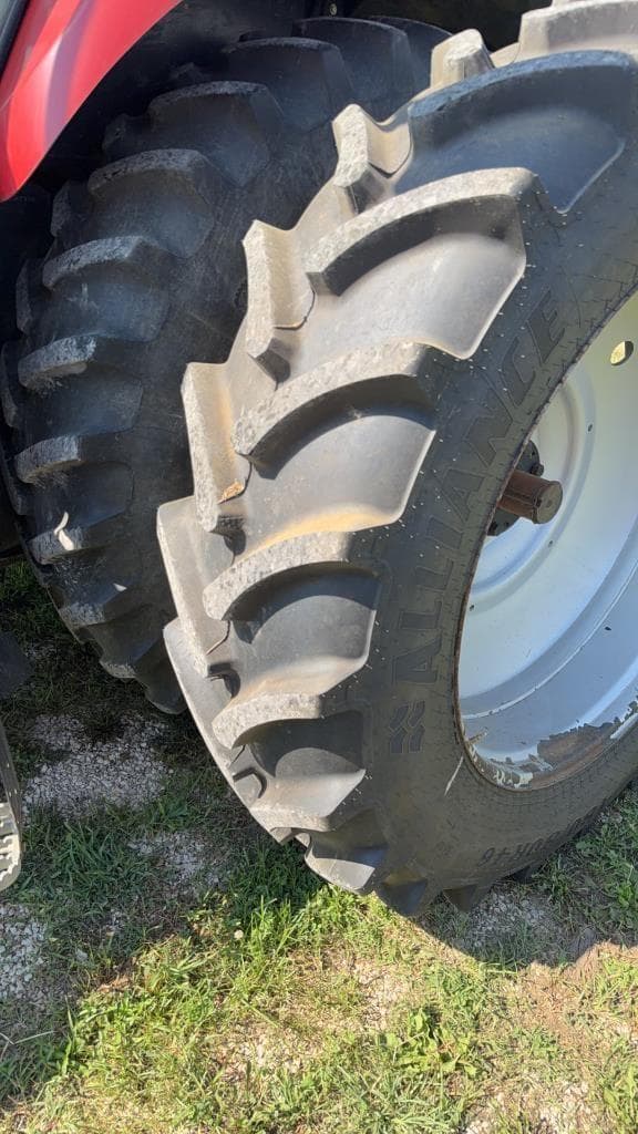 Image of Case IH Magnum 215 equipment image 4