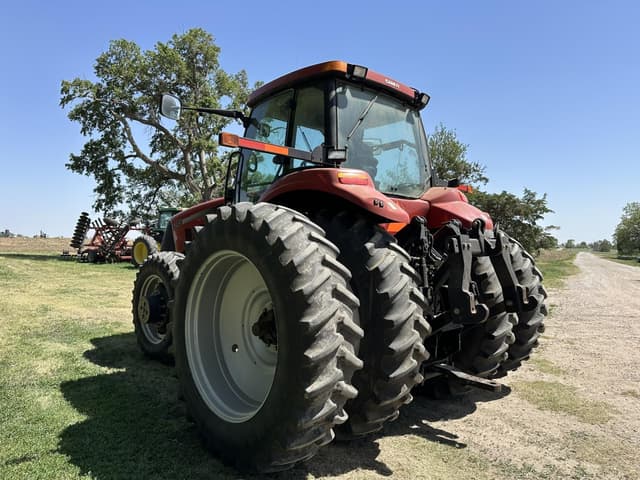 Image of Case IH Magnum 215 equipment image 4
