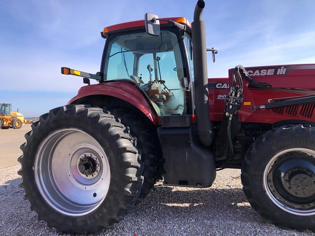 Image of Case IH Magnum 215 equipment image 1