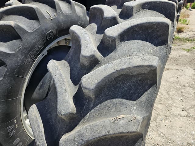 Image of Case IH Magnum 275 equipment image 3