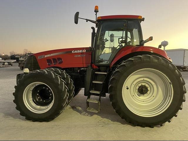 Image of Case IH Magnum 305 equipment image 2