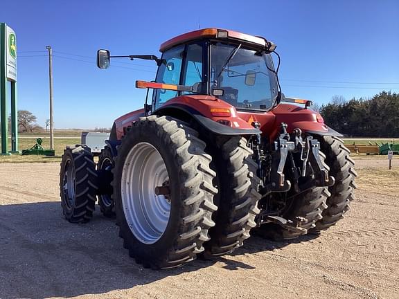 Image of Case IH Magnum 305 equipment image 4