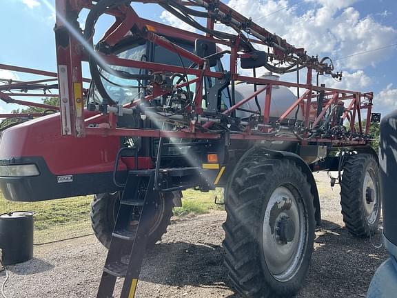 Image of Case IH Patriot 3320 equipment image 4