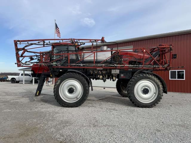 Image of Case IH 3330 Patriot equipment image 2