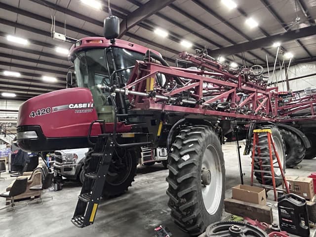 Image of Case IH Patriot 4420 equipment image 2