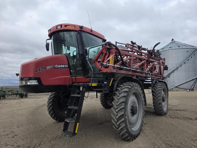 Image of Case IH Patriot 4420 equipment image 2