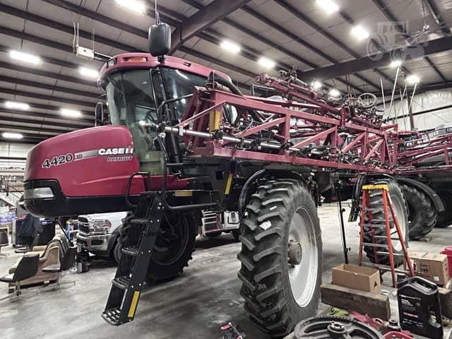 Image of Case IH Patriot 4420 equipment image 2