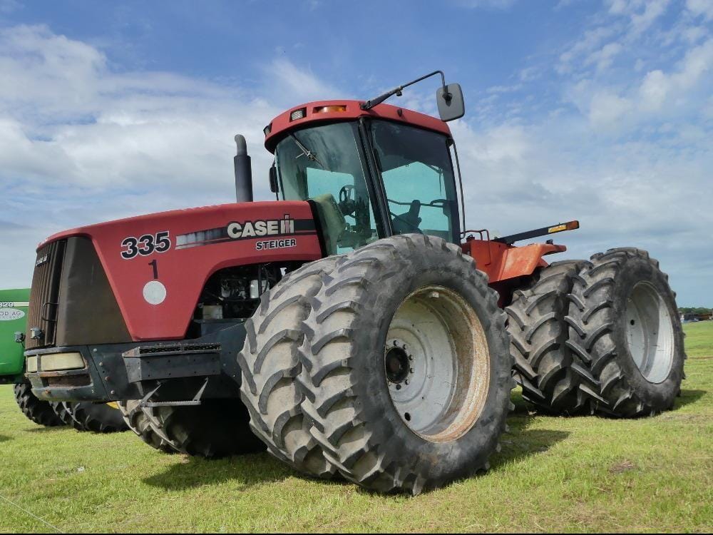 300 - 424 HP Tractors image