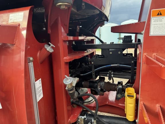 Image of Case IH Steiger 335 equipment image 2