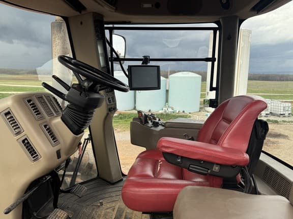 Image of Case IH Steiger 335 equipment image 4