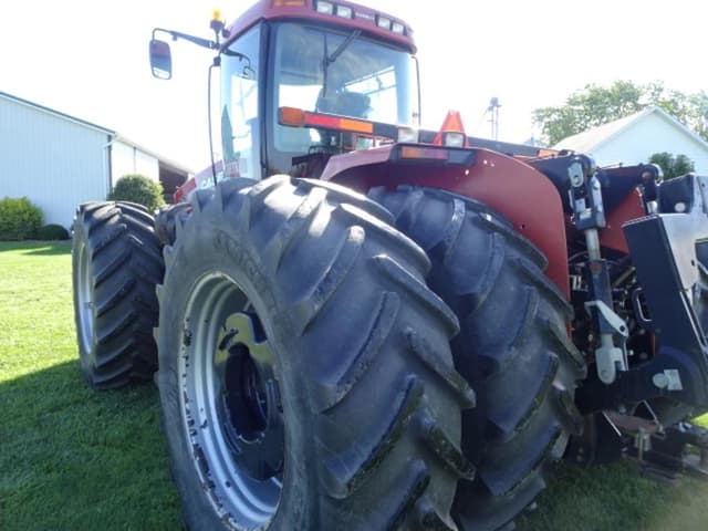 Image of Case IH Steiger 335 equipment image 4
