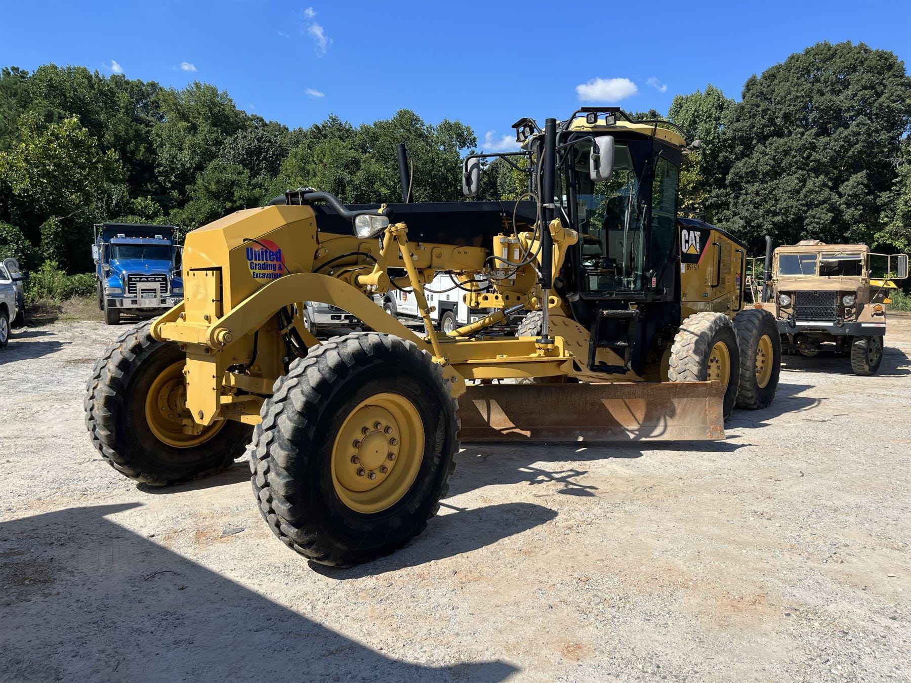 Main image Caterpillar 12M