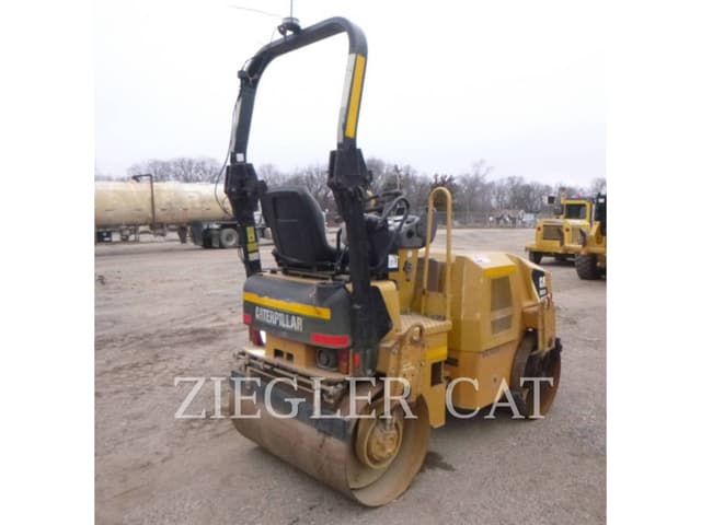 Image of Caterpillar CB24 equipment image 2