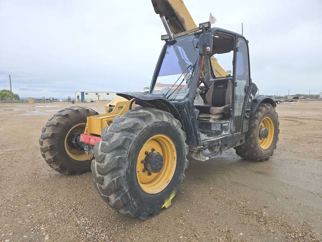 Image of Caterpillar TH407 equipment image 4