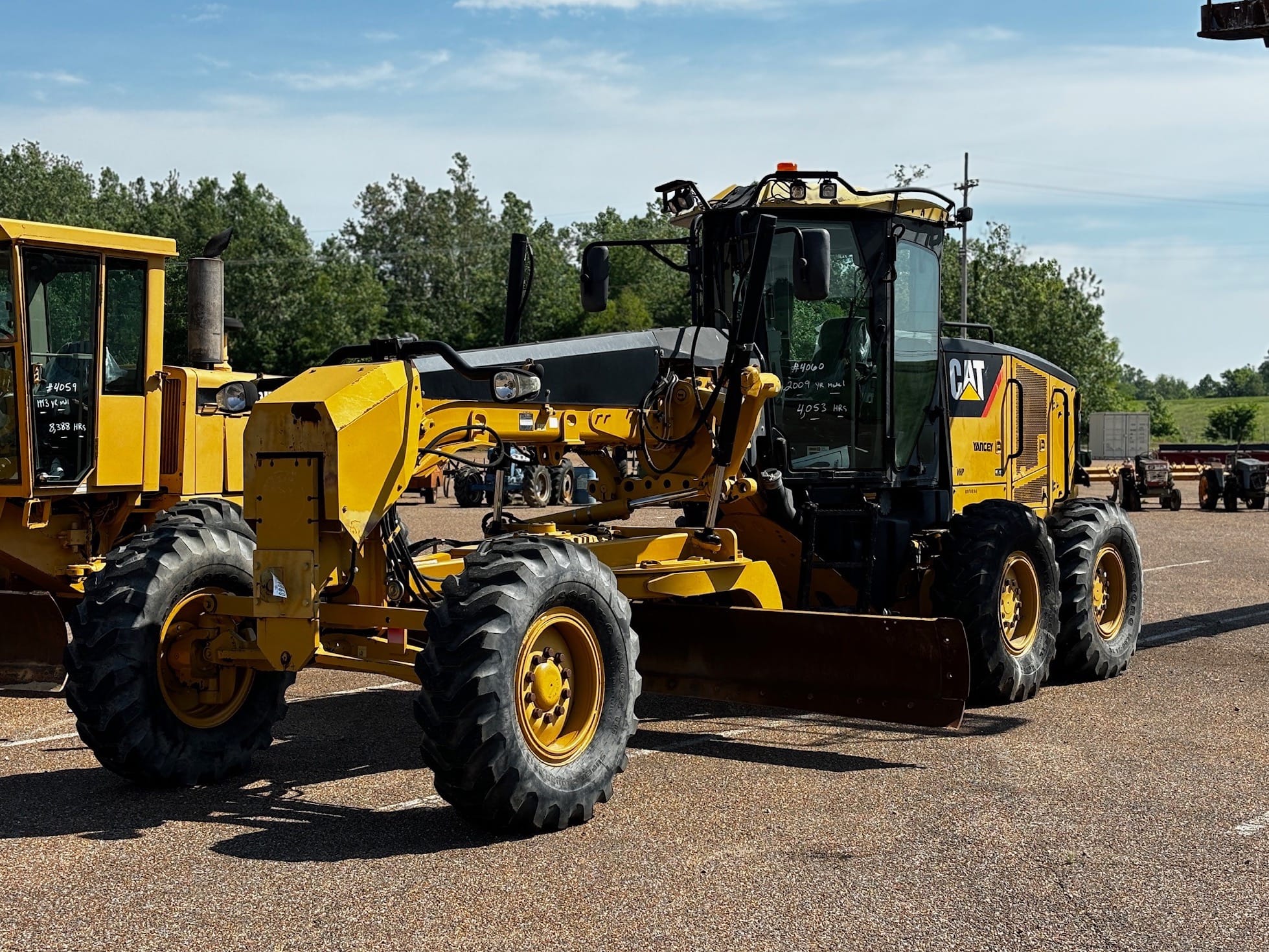 Main image Caterpillar 12M