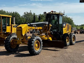 Main image Caterpillar 12M