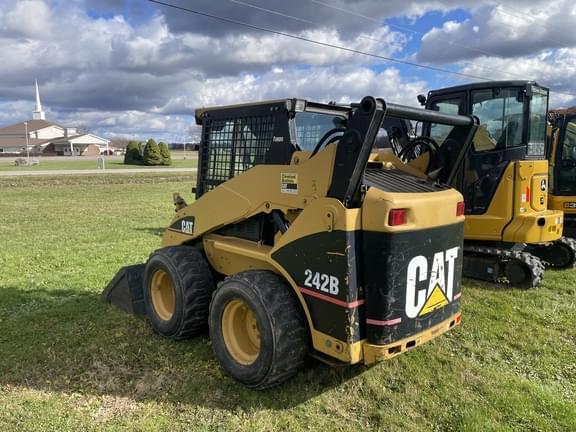 Image of Caterpillar 242B equipment image 2