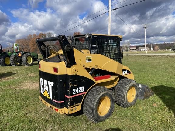 Image of Caterpillar 242B equipment image 1
