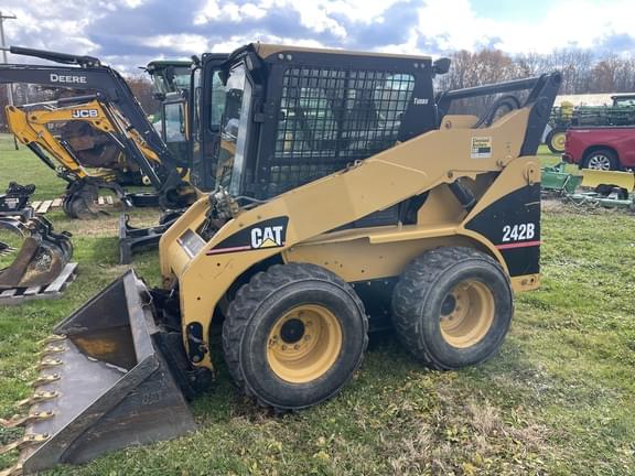 Image of Caterpillar 242B equipment image 3