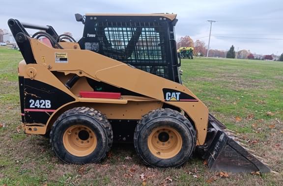 Image of Caterpillar 242B equipment image 3