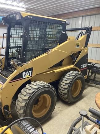 Image of Caterpillar 242B equipment image 4