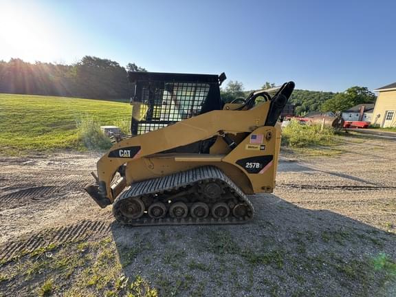 Image of Caterpillar 257B2 equipment image 2