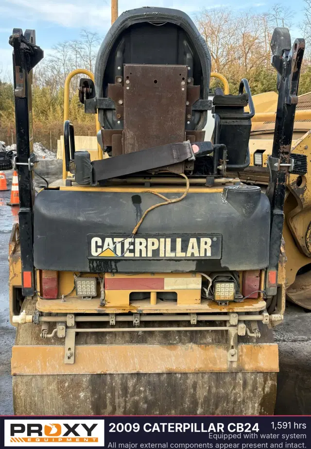 Image of Caterpillar CB24 equipment image 3