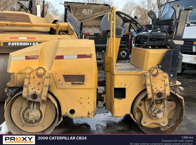 Image of Caterpillar CB24 equipment image 1