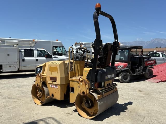 Image of Caterpillar CB24 equipment image 3