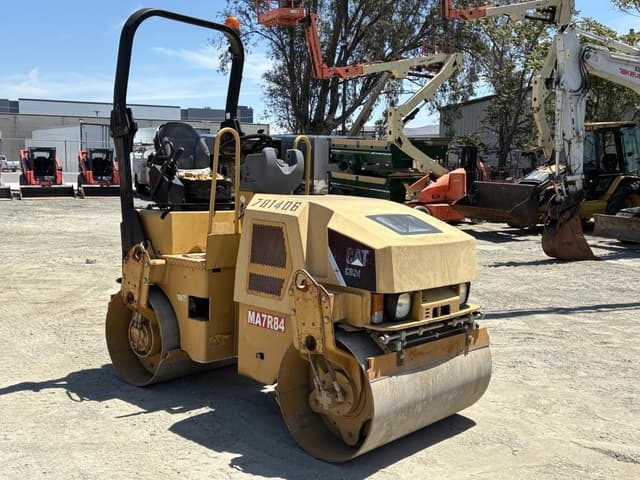 Image of Caterpillar CB24 equipment image 1