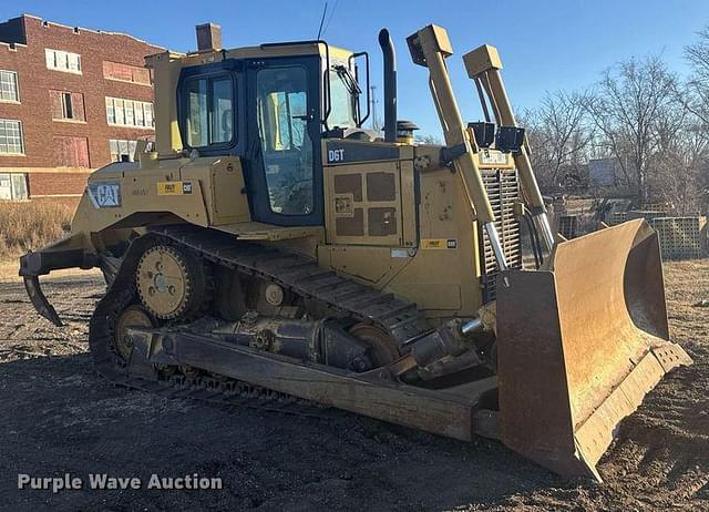 Image of Caterpillar D6T equipment image 2