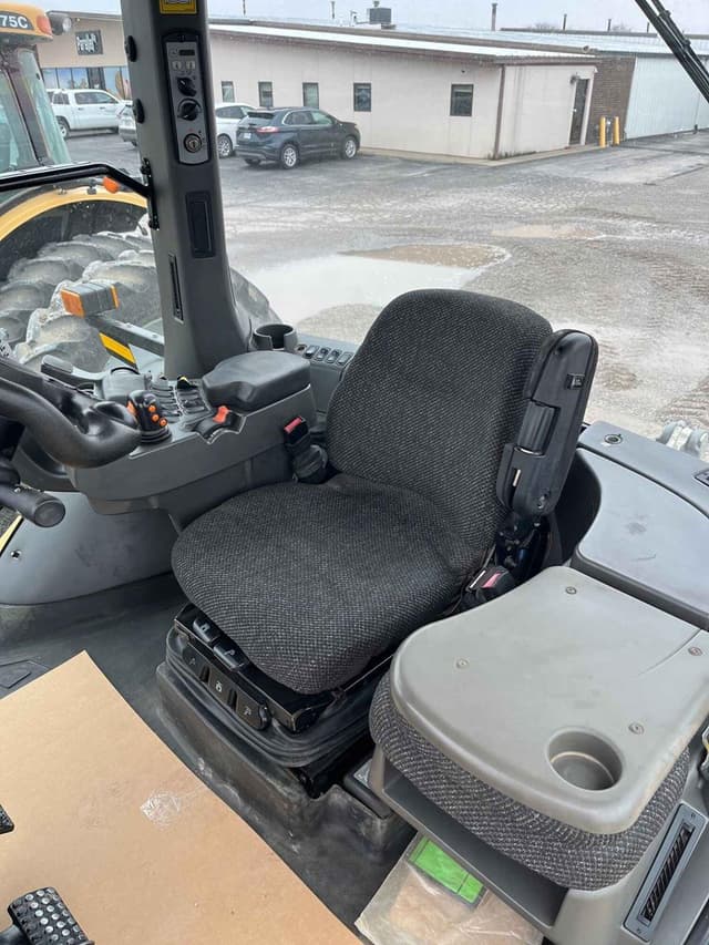 Image of Challenger MT755C equipment image 3