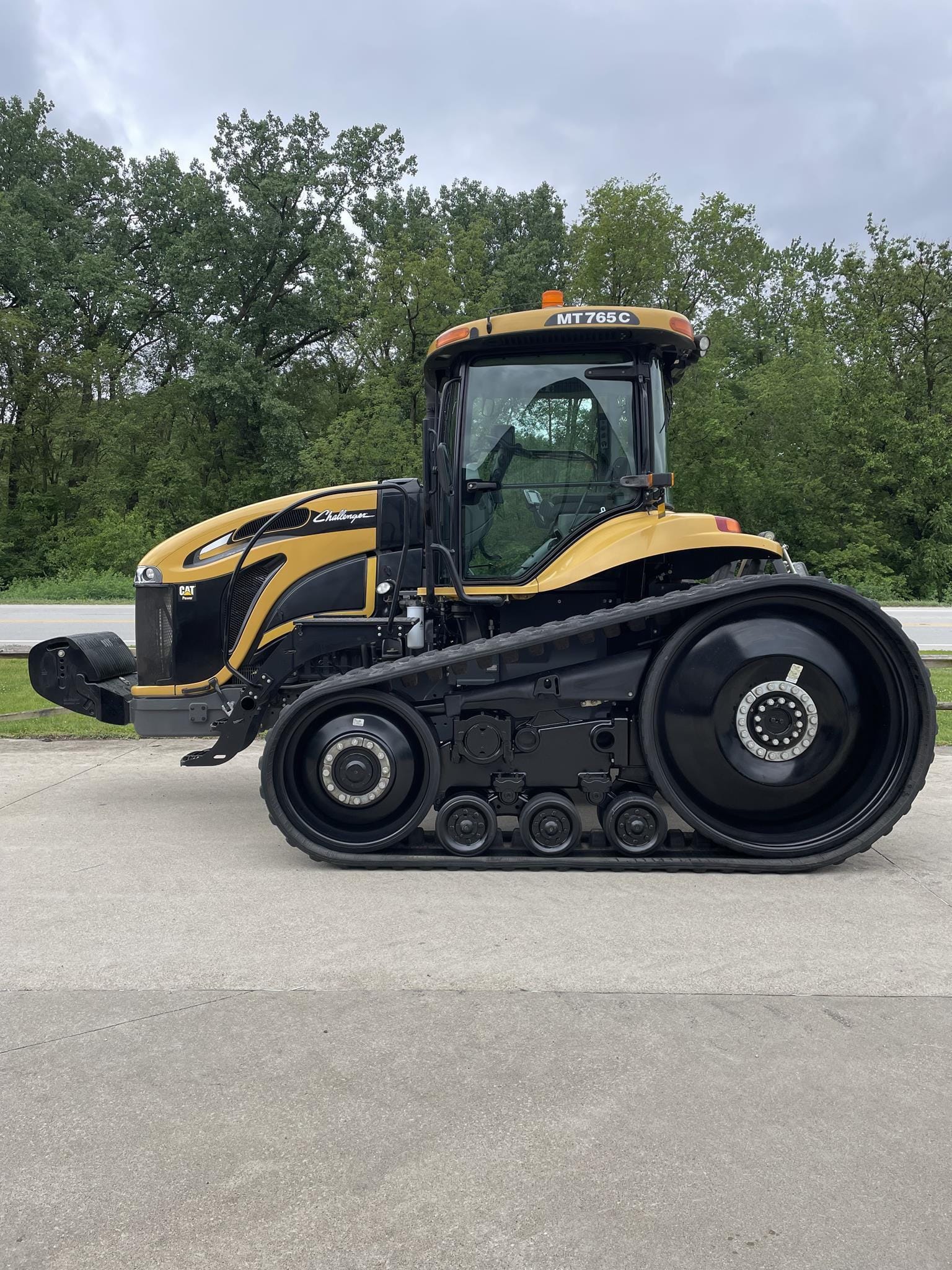 2009 Challenger MT765C Equipment Image0