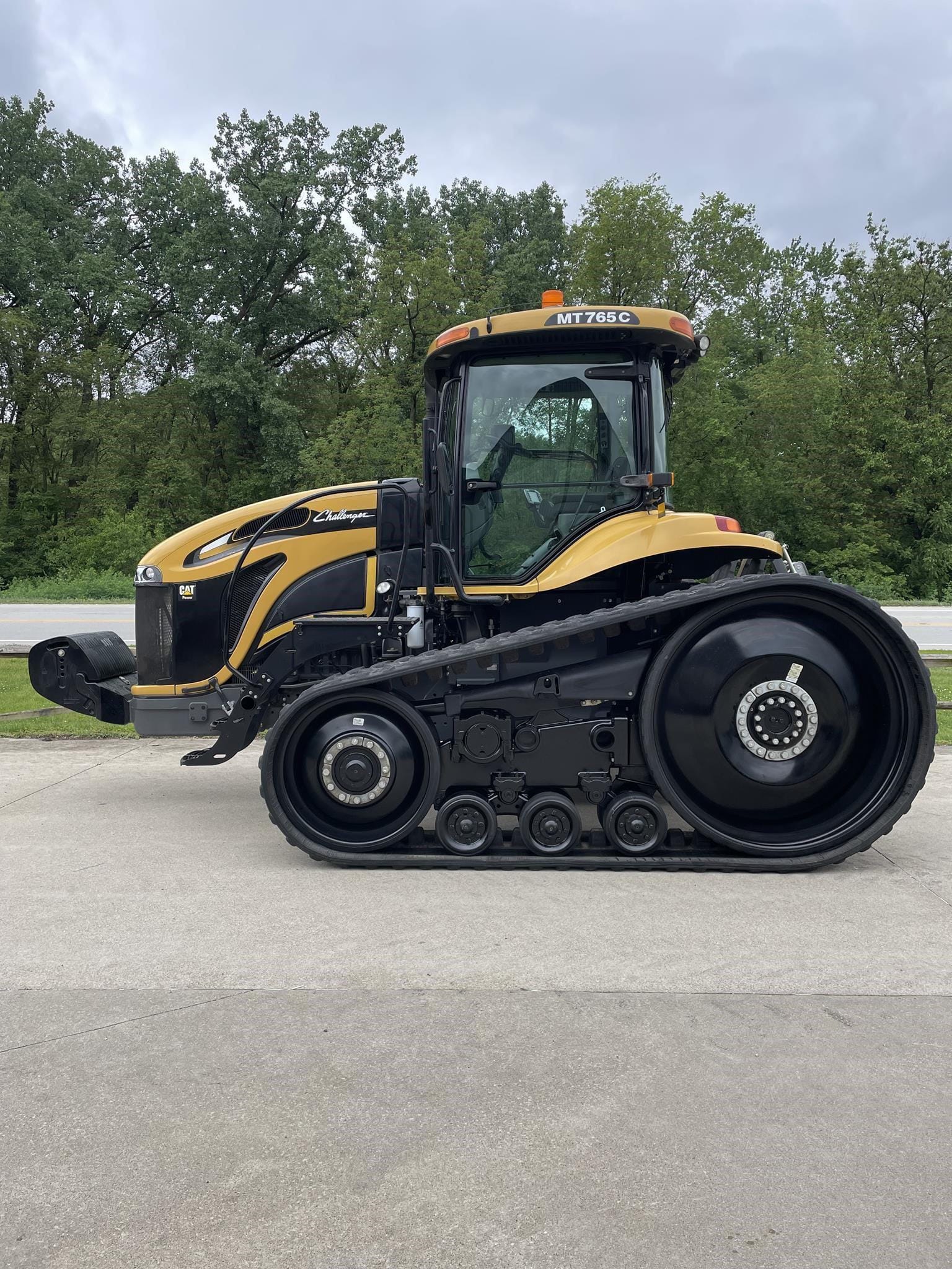 2009 Challenger MT765C Equipment Image0